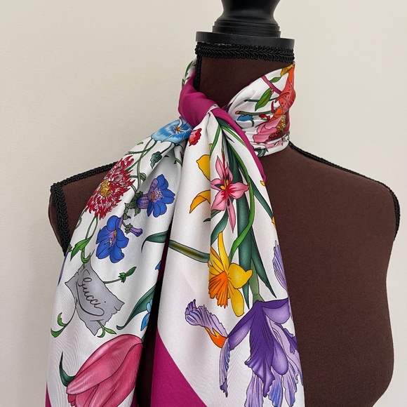 New Gucci Scarf Flora White Pink Border Multicolor Silk Wrap with Gucci gift box - Picture 9 of 15